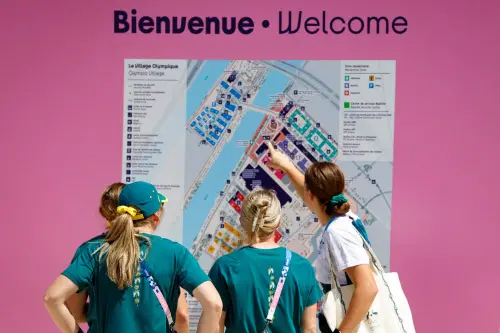 Australia team members look at the map of the athletes' village for the Paris 2024 Olympics and Paralympics game, in Saint-Denis, north of Paris | Photo: AFP