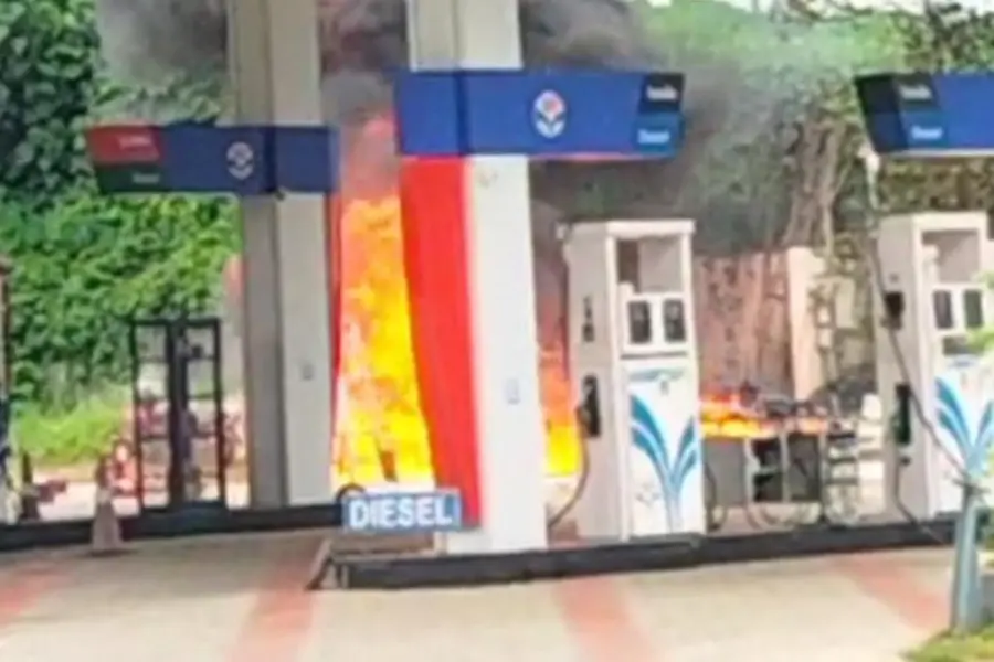 Fire breaks out at Petrol Pump in Wadakkanchery, Thrissur | VIDEO