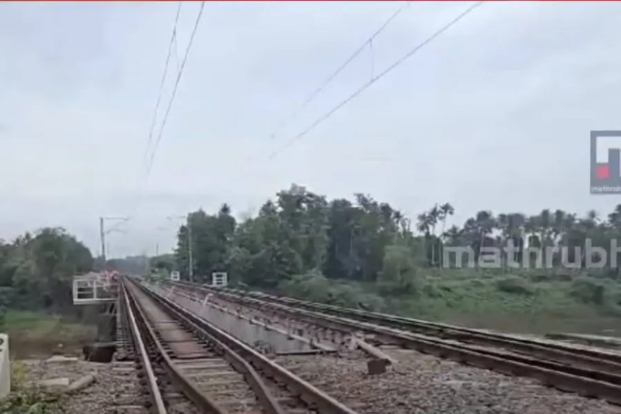 Four suspected fraudsters jump from Chalakudy bridge to flee train, one hospitalised