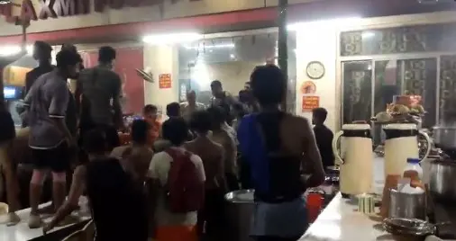 Kanwariyas manhandle driver and police in Muzaffarnagar
