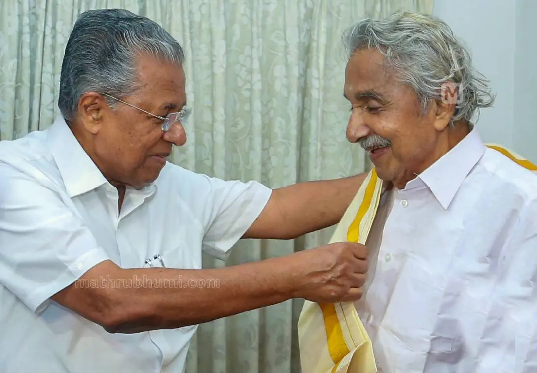 Pinarayi Vijayan and late Oommen Chandy | File photo: Mathrubhumi