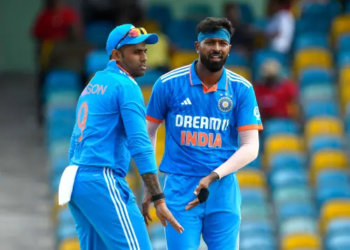 From (L) Suryakumar Yadav and Hardik Pandya | Photo: Agencies