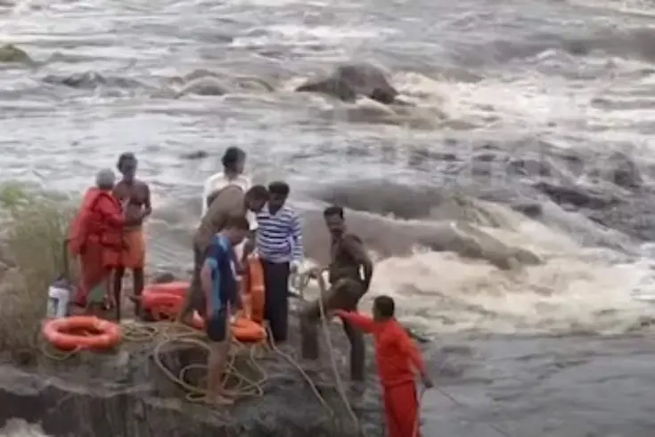 Miraculous escape: 4 stranded in Kerala river rescued in daring operation | Watch Video