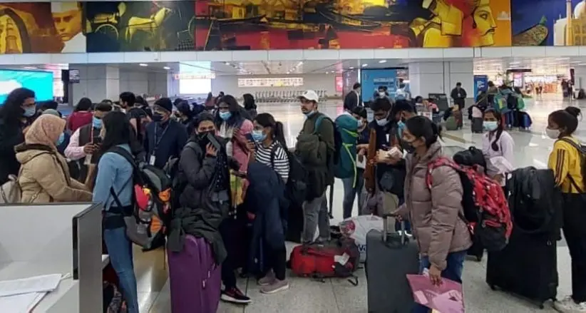 Malayali students from Ukraine at the Delhi airport | Mathrubhumi photo