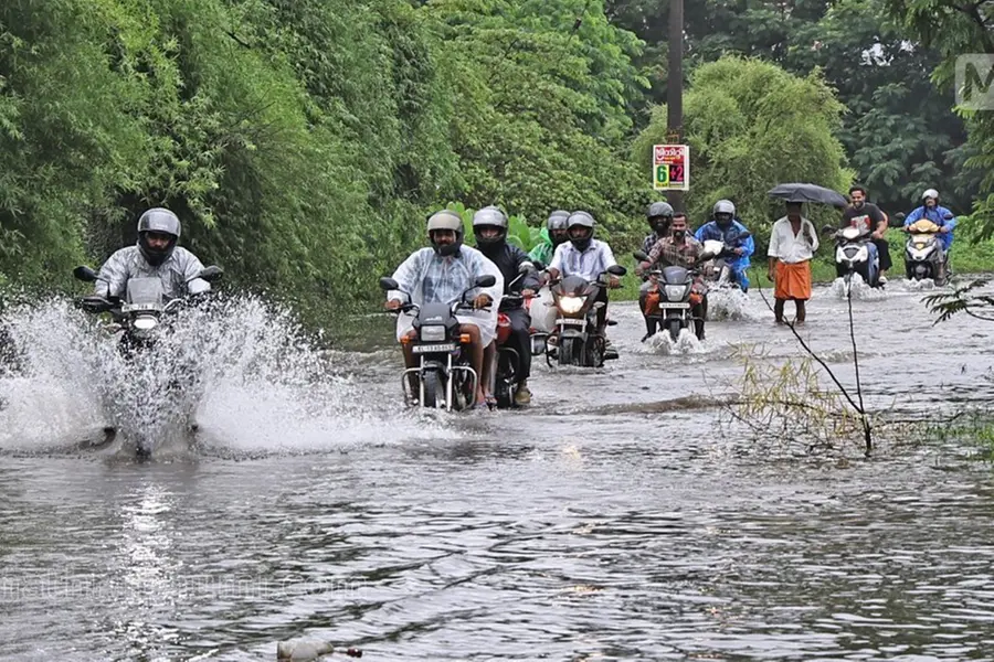 Heavy rains continue in Kerala; Orange alert issued in 5 districts