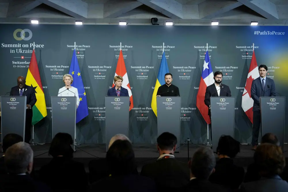 Ghana's President Nana Addo Dankwa Akufo-Addo (L), President of the European Commission Ursula von der Leyen, Swiss Federal President Viola Amherd, Ukraine's President Volodymyr Zelensky, Chile's President Gabriel Boric and Canadian Prime Minister Justin Trudeau address the closing press conference of the Summit on peace in Ukraine | AFP