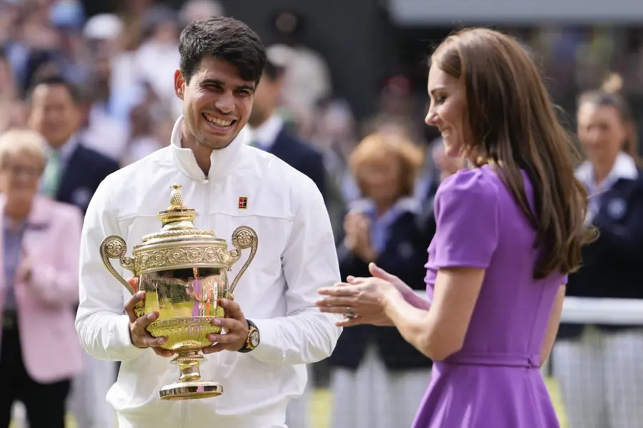 Kate Middleton attends Wimbledon final in rare public appearance | Watch Video