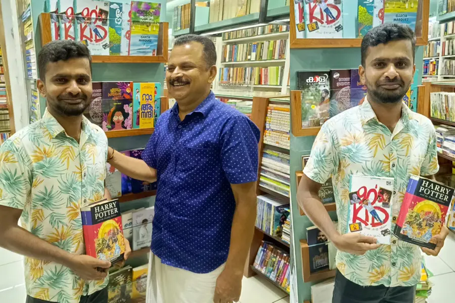 പഴയ മോഷണത്തിന് പുത്തന് പ്രായശ്ചിത്തം; മോഷ്ടിച്ച പുസ്തകം തിരിച്ചുനല്കാനെത്തി എഴുത്തുകാരന്