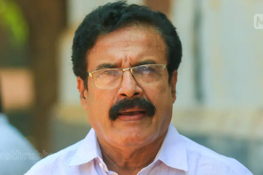 Thrissur Mayor files complaint to DGP as police officers fail to salute him