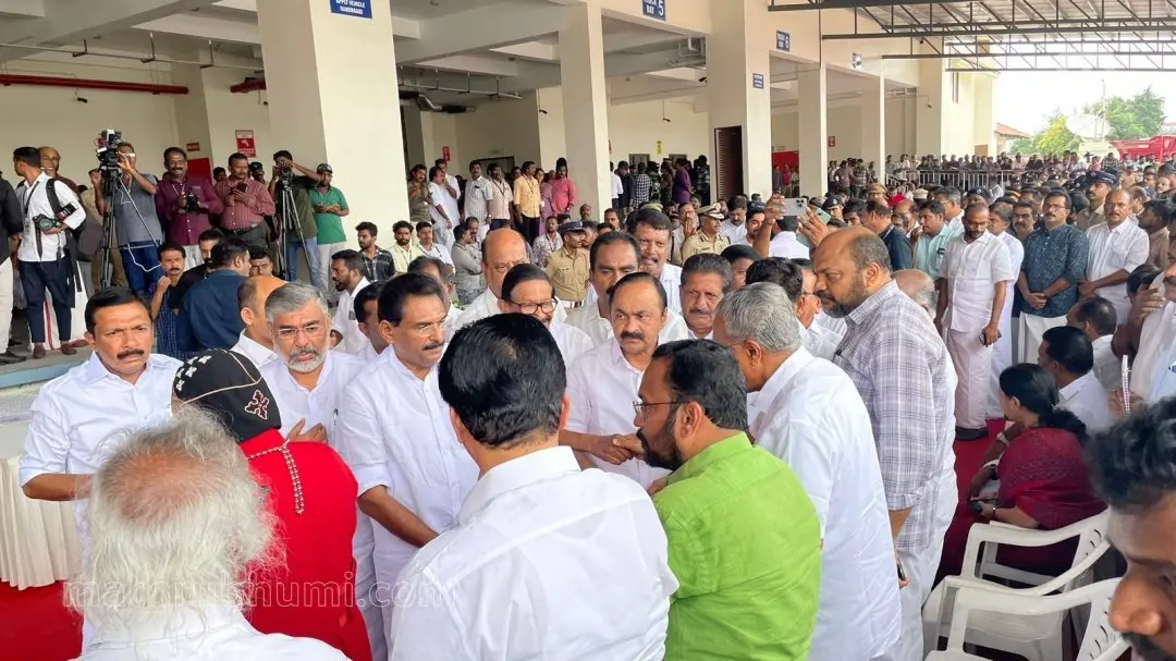 CM Pinarayi Vijayan at the Kochi airport | Mathrubhumi