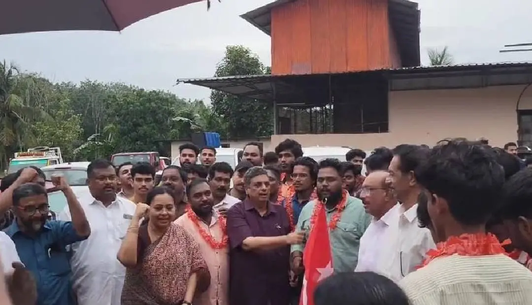 Minister Veena George shouts slogans in the function in which KAAPA case accused Saran Chandran was given CPM  memberhsip