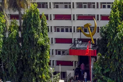 CPM leader, AKG Centre attack case accused in adjacent beds; Tense scenes unfold at TVM Gen Hospital