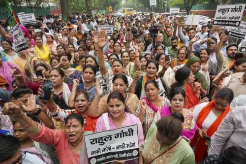 BJP leaders stage protest against Rahul's remarks