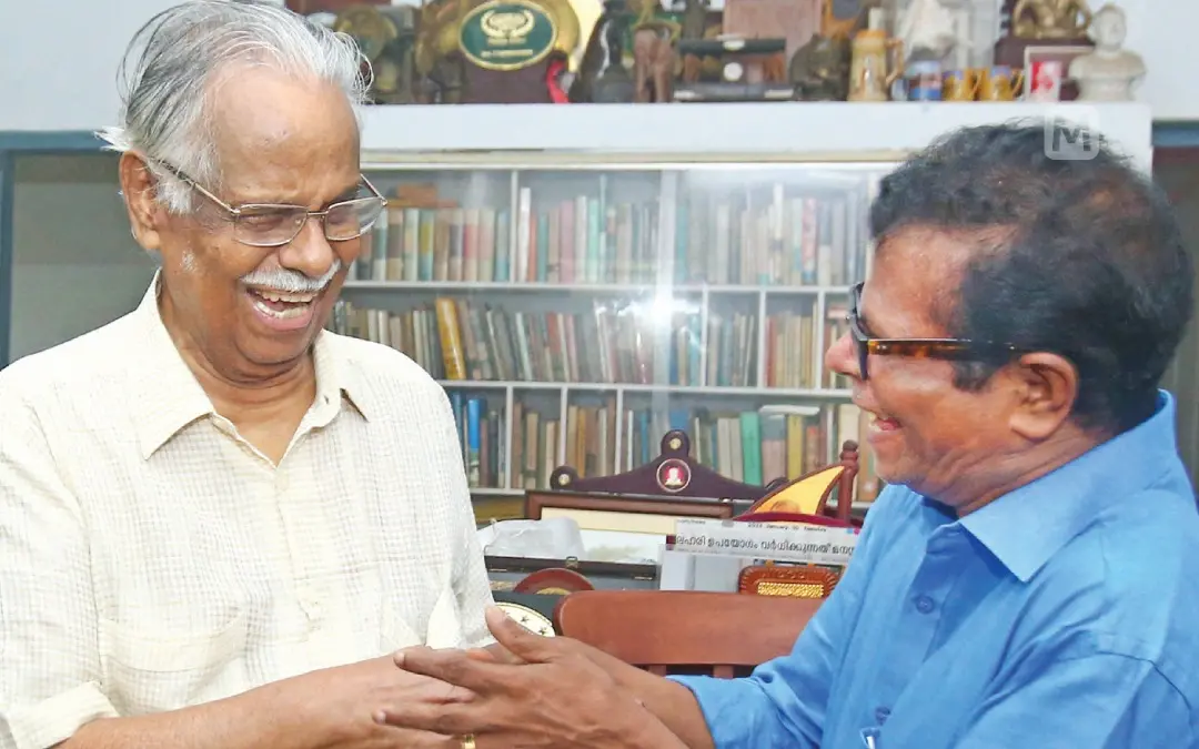 T Padmanabhan and Indrans at former's home in Kannur | Mathrubhumi