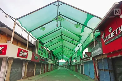 Police take action against aggressive shop staffs in Kozhikode’s S M Street