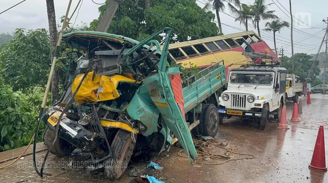 Vehicles that caught in accident at Anchal | Photo: Mathrubhumi