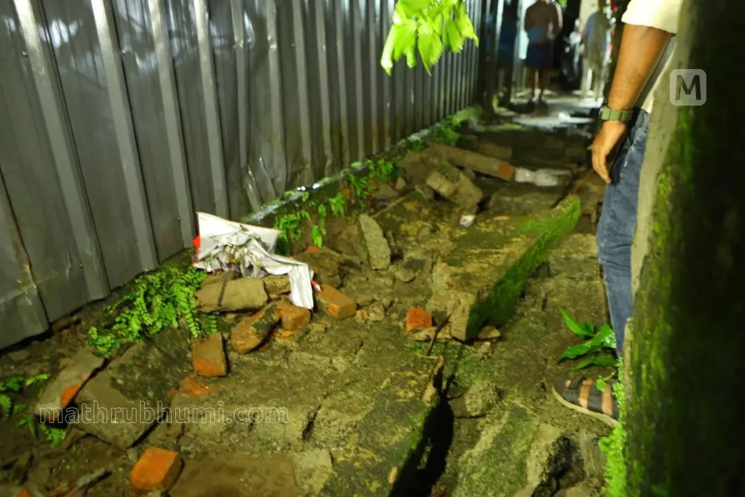 The remains of the collapsed wall | Photo: Mathrubhumi