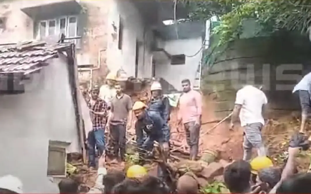 screen grab of rescue operation at the accident site at Ullal | photo:screengrab/mathrubhumi news