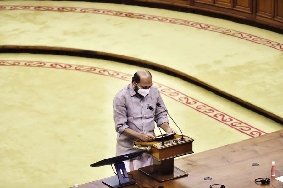 Industry minister proposes to make handloom clothes mandatory for govt staff on Wednesdays