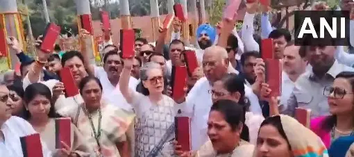 INDIA bloc leaders including Sonia and Rahul protesting ahead of 18th Lok Sabha session