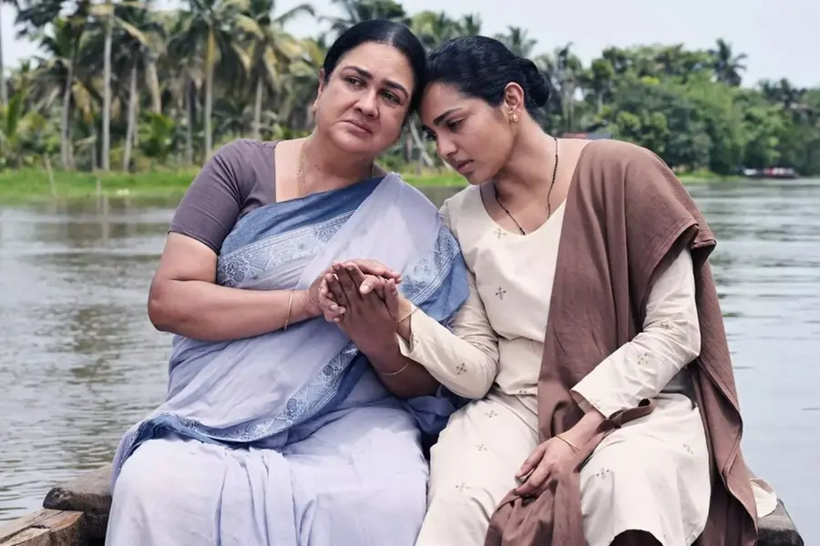 Parvathy expresses her gratitude for overwhelming response to ‘Ullozhukku’