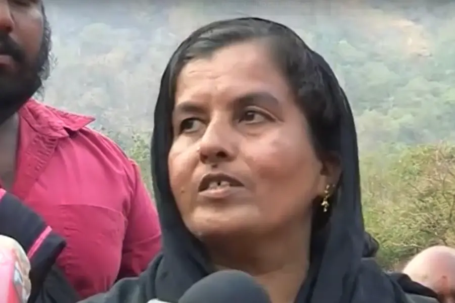 30 hours passed without water, food; all hopes on Army team including Mt Everest conquerors