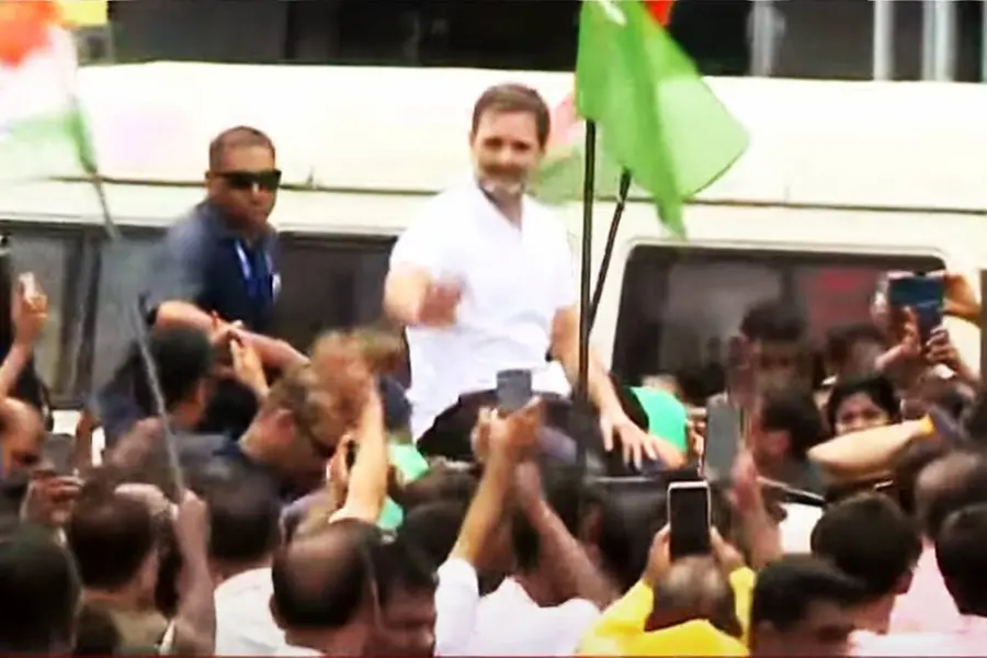 'ഞാന് ദൈവമല്ല സാധാരണ മനുഷ്യനാണ്, ജനങ്ങളാണ് എന്റെ ദൈവം'; മോദിയെ പരിഹസിച്ച് രാഹുല്