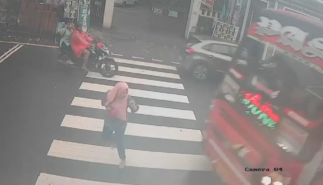 അപകടത്തിന്റെ സിസിടിവി ദൃശ്യത്തിൽ നിന്ന്