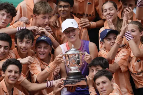 Dream run: Swiatek crushes Paolini to win third French Open title in row