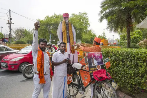 Maharashtra: BJP and Cong lead in 22 seats each