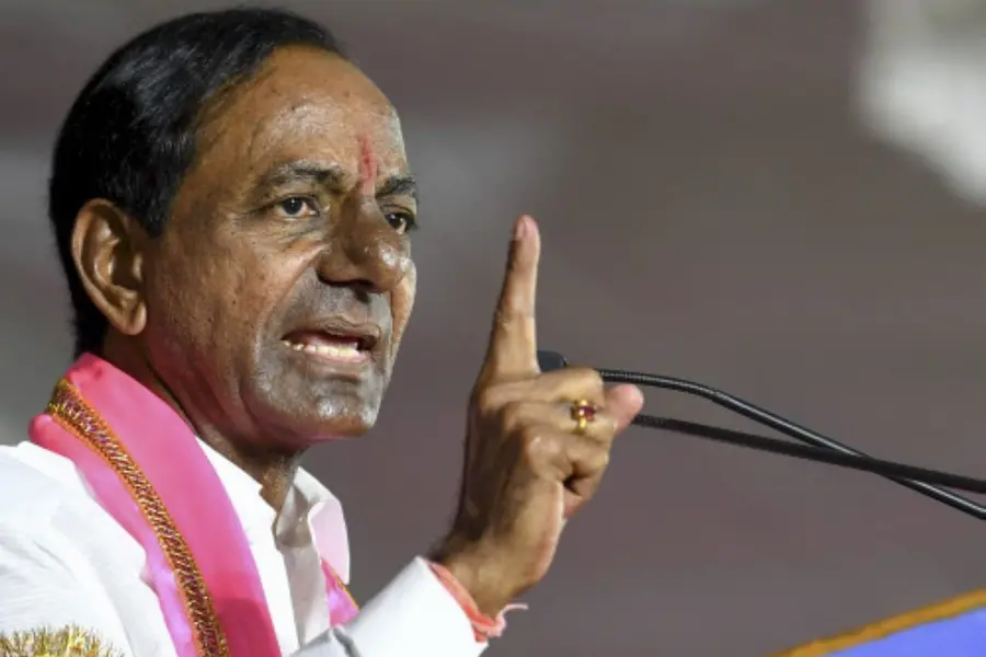 അവിവാഹിതരായ സ്ത്രീകള്ക്ക് പ്രതിമാസം 5000, ഗാര്ഹിക സിലിണ്ടറിന് 400; പ്രകടനപത്രിക പുറത്തിറക്കി BRS