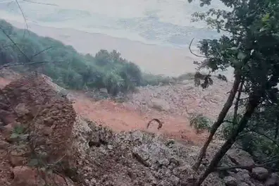 Massive landslide at Varkala Cliff; authorities turn blind eye
