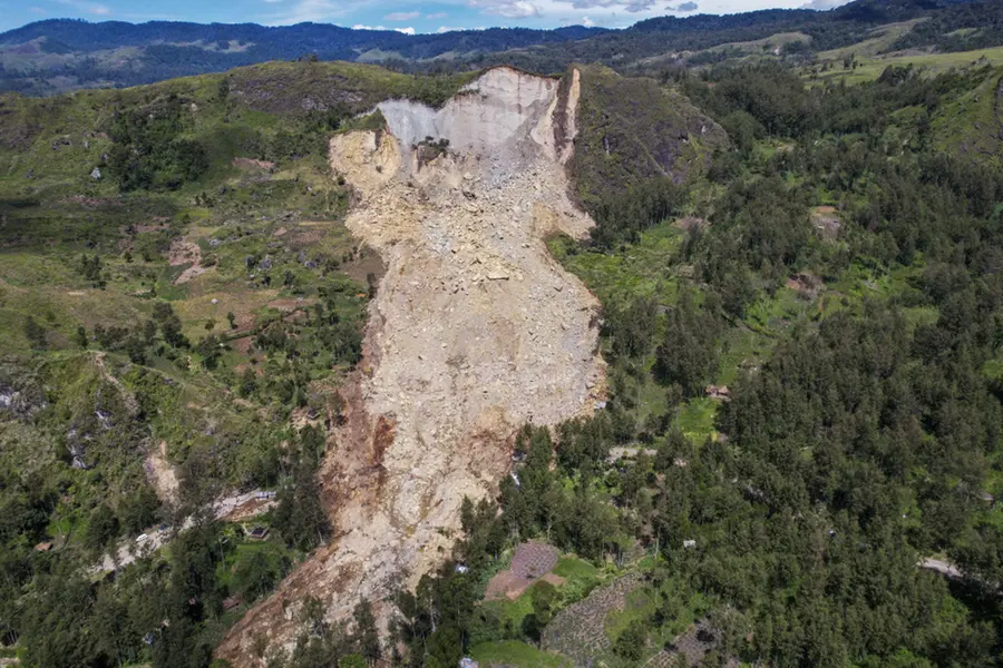 Papua New Guinea disaster: Fears rise of a second landslide and disease outbreak at site
