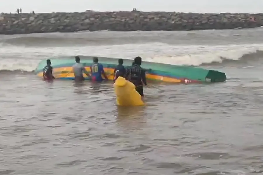 Muthalapozhi witnesses another fishing boat mishap: 1 dead, 2 injured