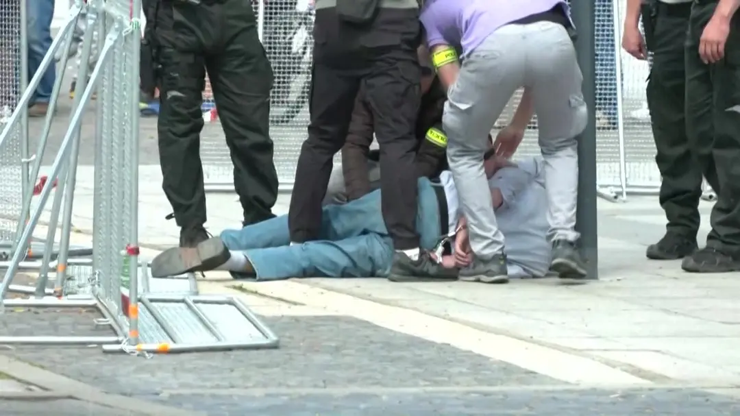 This image taken from video footage obtained by AFPTV shows security personnel apprehending a suspected gunman (C/GROUND) after Slovakia's Prime Minister was shot in Handlova | Photo: AFP