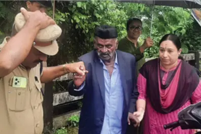 Kozhikode collector’s timely intervention reunites lost Tamil Nadu man with his family