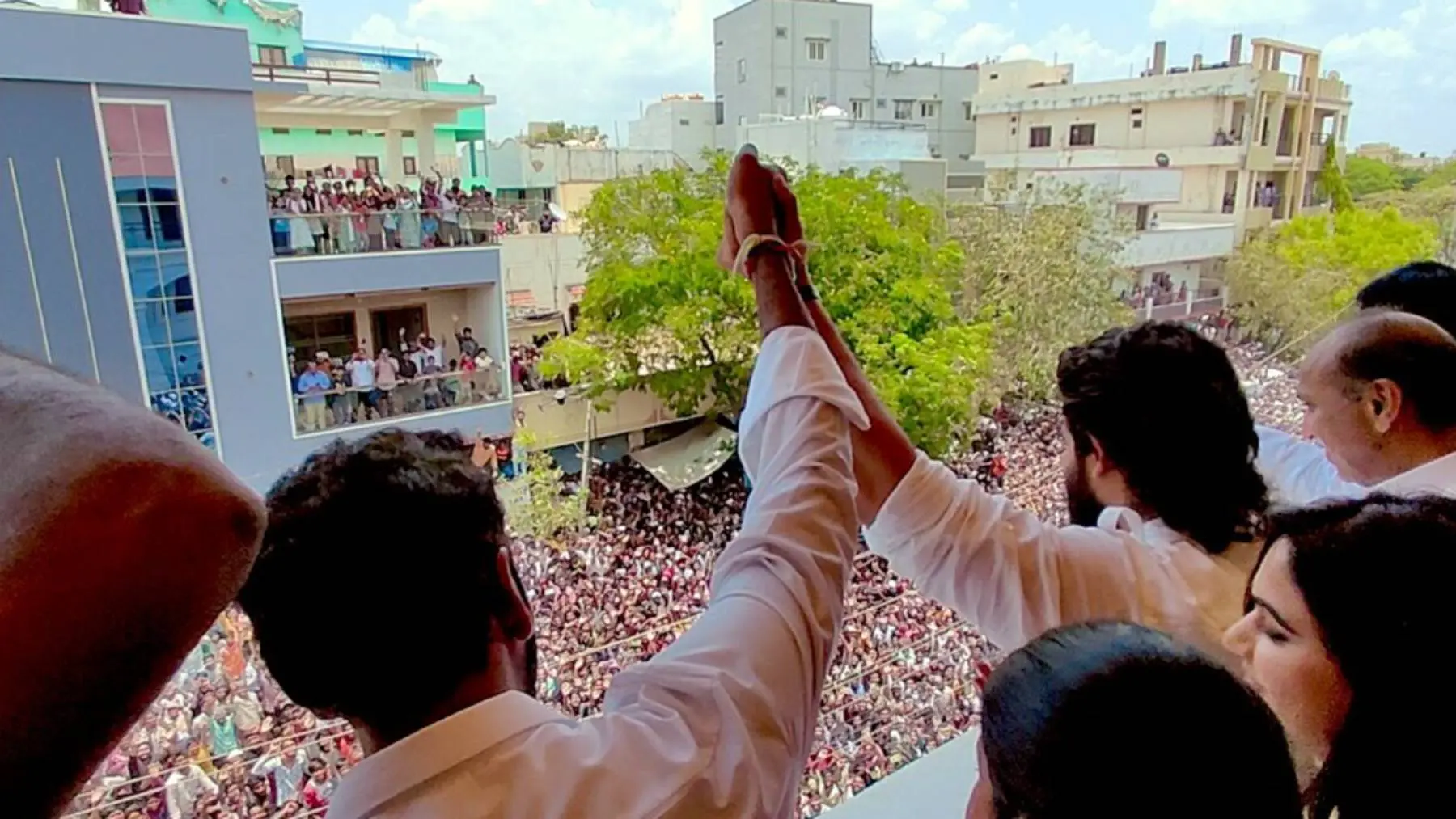 Tollywood actor Allu Arjun visited the house of his friend and YSRCP MLA Silpa Ravi, which led to the gathering of thousands of people on the road. I Photo: X
