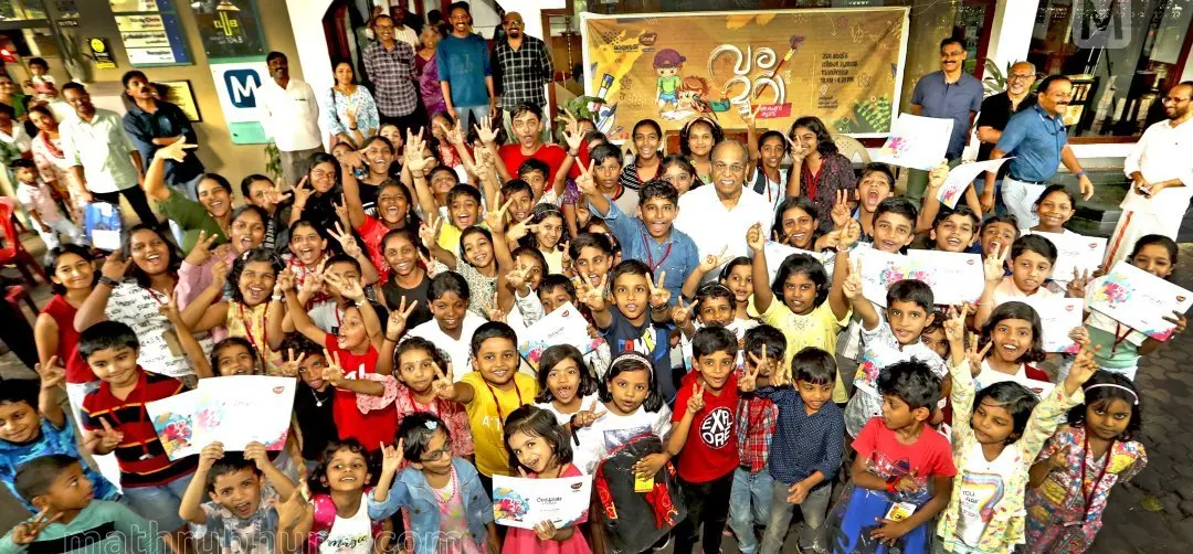 Participants @Varamuri Season 2 pose for a photograph with P V Chandran, the Chairman and Managing Editor of Mathrubhumi. l Photo: MBI