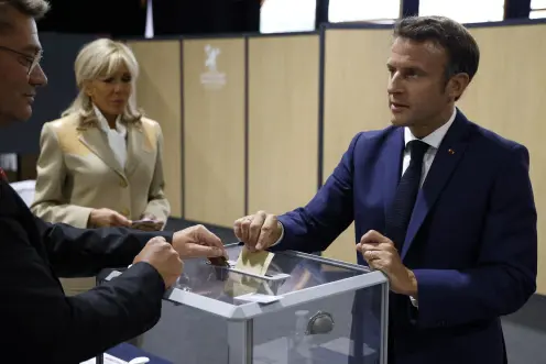 Emmanuel Macron's second term on line in parliamentary election