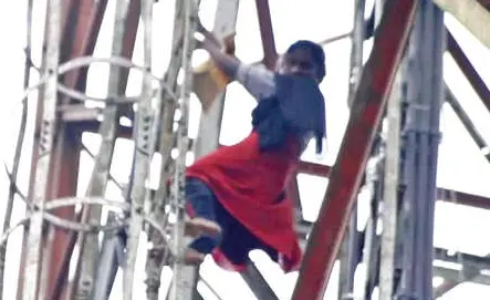 Woman who climbed atop mobile tower