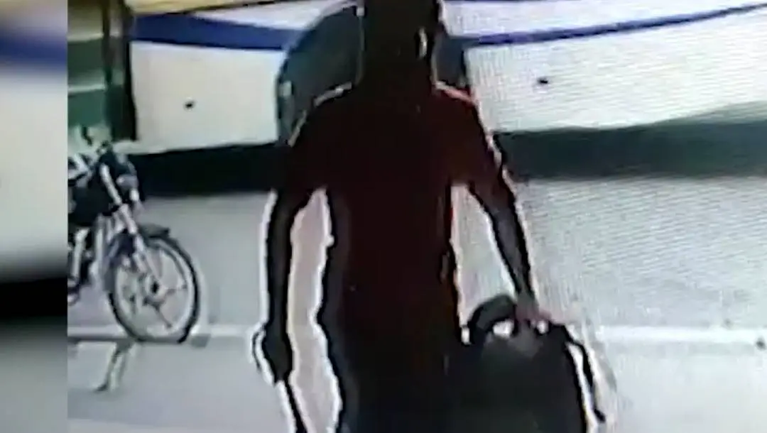 From the visuals of the assailant entering hotel holding machete | Screengrab/ Mathrubhumi News