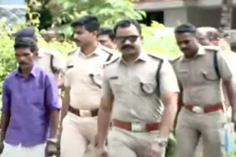 ആലപ്പുഴയിൽ ദൃശ്യം മോഡൽ കൊലപാതകം? സ്ത്രീയെ കൊന്ന് വീടിനുള്ളിൽ കുഴിച്ചിട്ടെന്ന് സംശയം, സഹോദരൻ പിടിയിൽ