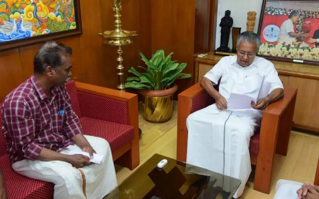 Sidharthan's father meets Chief Minister | Photo (file): Arrangement