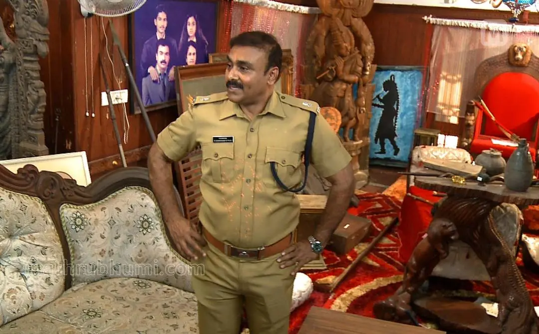 DySP Y R Rustom at Monson Mavunkal's residence during inspection | Photo: Mathrubhumi