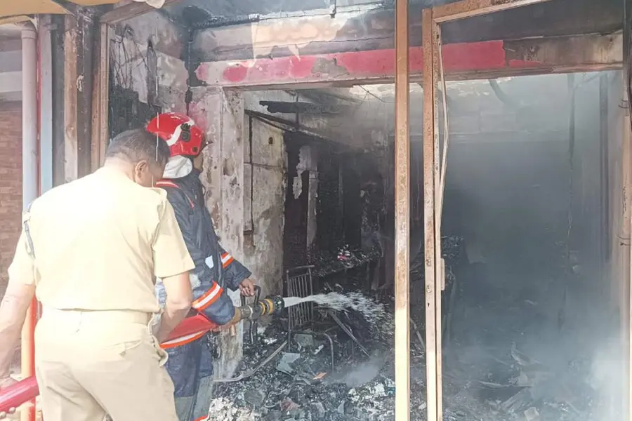 വരാപ്പുഴയില്‍ തീപ്പിടുത്തം; ലേഡീസ് സ്റ്റോര്‍ പൂര്‍ണമായും കത്തി നശിച്ചു