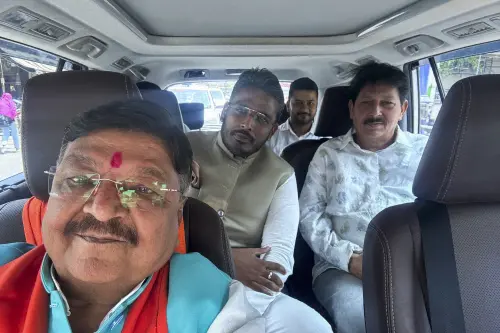 Congress candidate in Indore withdraws nomination; likely to join BJP