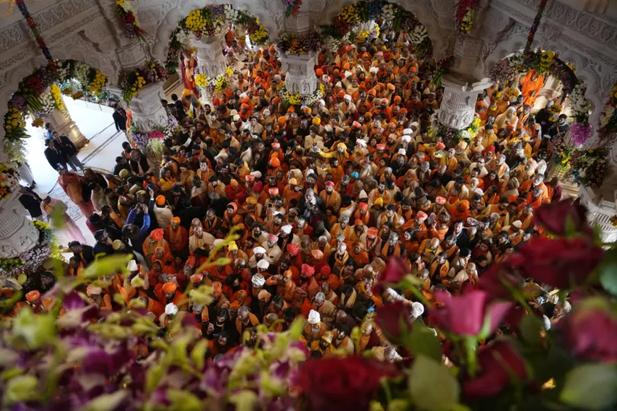 Heavy rush outside Ram Temple in Ayodhya to offer prayers | Mathrubhumi ...