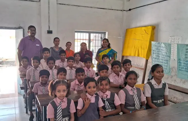 The students and the staff of Byraikulam Government Lower Primary School | Photo: Mathrubhumi