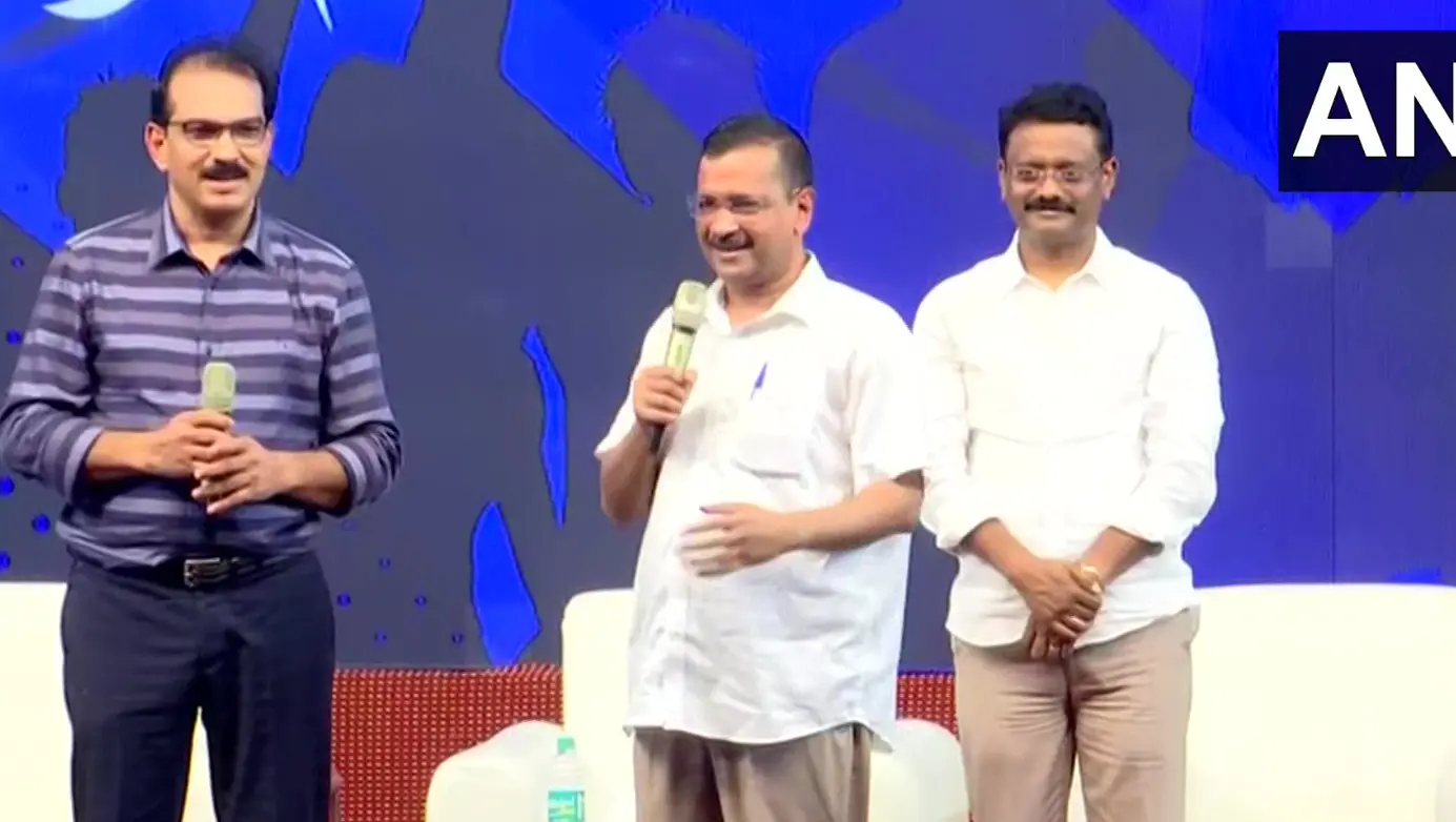 Kejriwal at Kochi. Photo:ANI