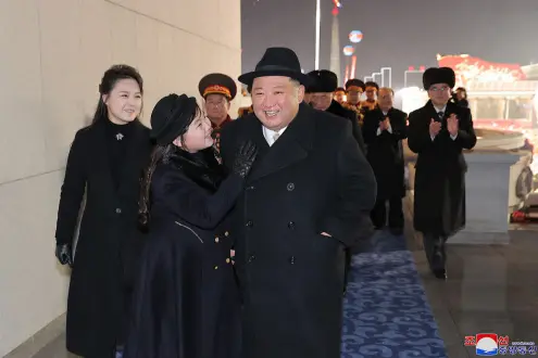 Kim Jong Un shows off daughter, missiles at N. Korean parade